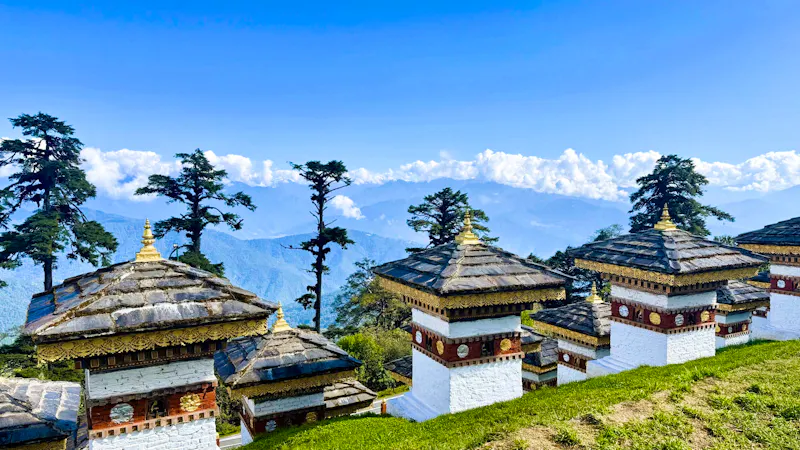 Dochula Pass mit Blick auf schneebedeckte Gebirgsketten - &copy;Mareike Schmidt - Eberhardt TRAVEL