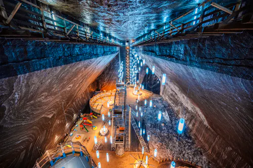 Besichtigung des großens Salzbergwerks in Turda, Rumänien &ndash; &copy; Zedspider - stock.adobe.com