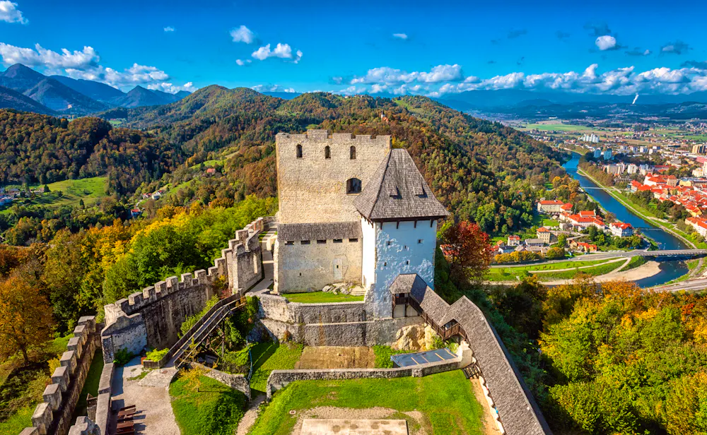 Burg von Celje in der Gemeinde Lasko in Slowenien &ndash; &copy; larauhryn - stock.adobe.com