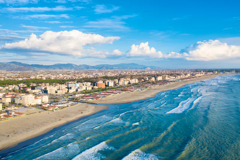 Die Versilia-Küste in der Toskana - &copy;AdobeStock 328266110