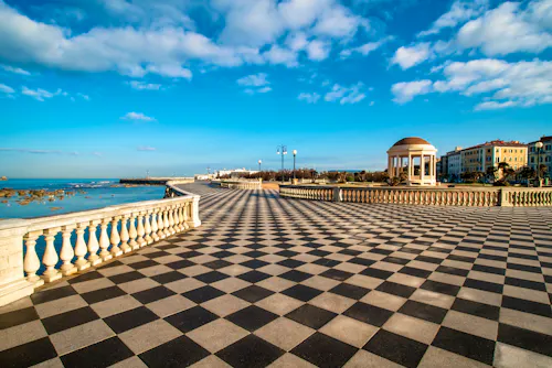 Die Terrasse Mascagni in Livorno &ndash; &copy; Andrea Tosi - stock.adobe.com