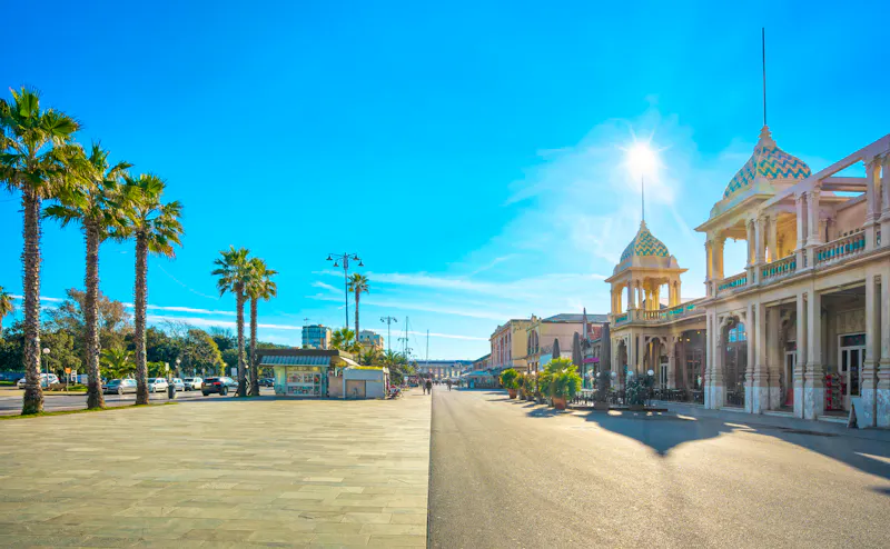 Promenade im Jugendstil in Viareggio - &copy;stevanzz - stock.adobe.com