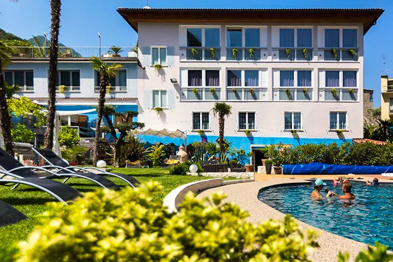 Hotel Canarino in Riva del Garda - Pool &ndash; &copy;Fabio Staropoli. www.fotofiore.com