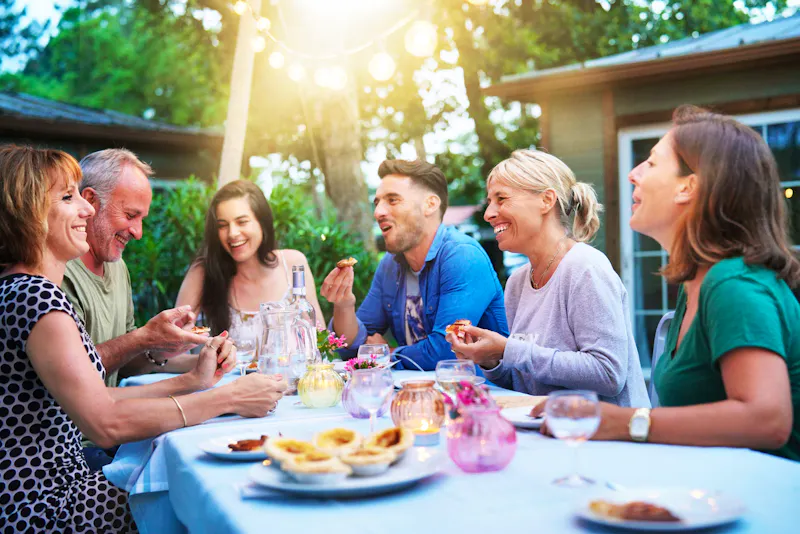 Singlereisen - &copy;goodluz - stock.adobe.com