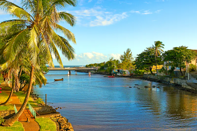 Fluss in Saint-Pierre - &copy;LR Photographies - stock.adobe.com