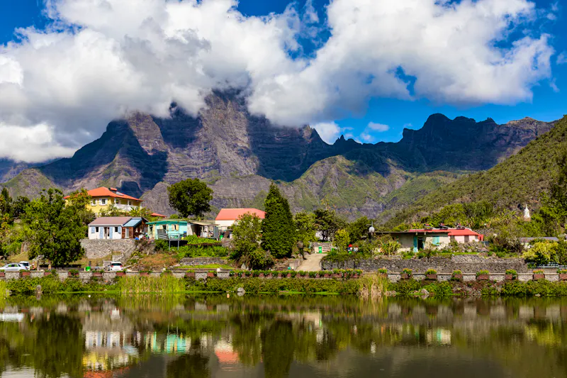 Am See von Cilaos auf La Réunion - &copy;chromoprisme - stock.adobe.com