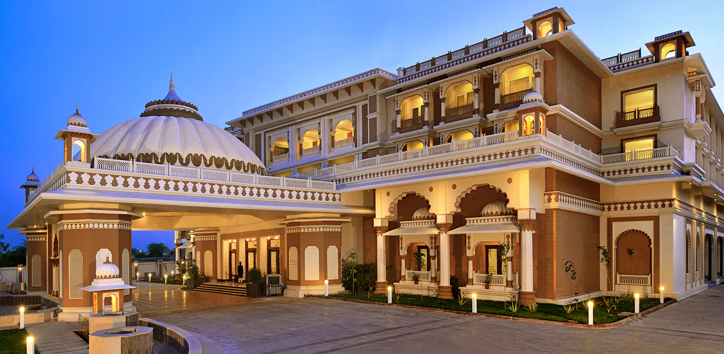 Indana Palace Jodhpur in Jodhpur, Indien - Hotel von außen &nbsp;&ndash;&nbsp;&copy;&nbsp;Indana Palace Jodhpur