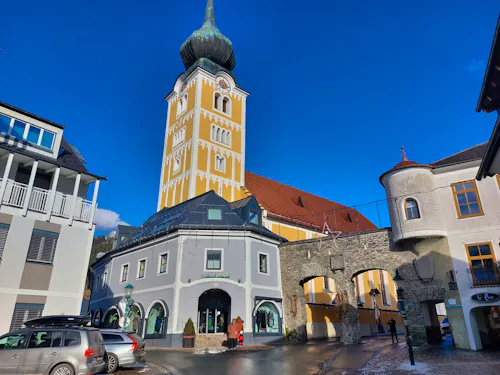 Salzburger Tor und Pfarrkirche in Schladming &ndash; &copy; Dieter Braune - Eberhardt TRAVEL