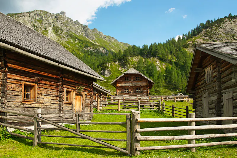 Almhütten auf der Ursprungalm in der Steiermark - &copy;rorue - stock.adobe.com