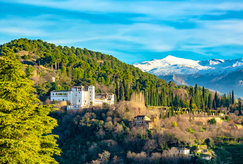 Blick von Granada in die Sierra Nevada - &copy;Jarmo V - stock.adobe.com