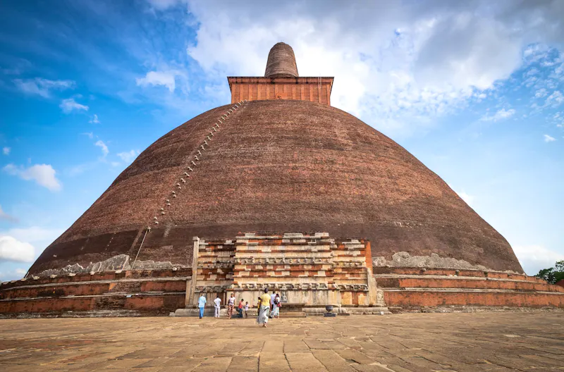 Jetavanaramaya-Stupa in Anuradhapura, Sri Lanka  - &copy;siewwy84 - stock.adobe.com