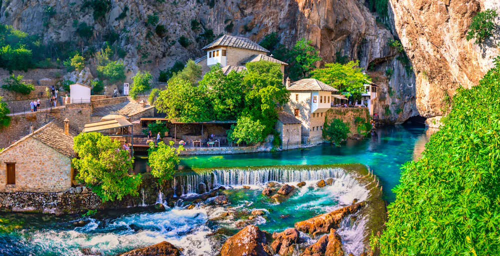 Fluss Buna in Blagaj, Bosnien-Herzegowina &ndash; &copy; gatsi - stock.adobe.com