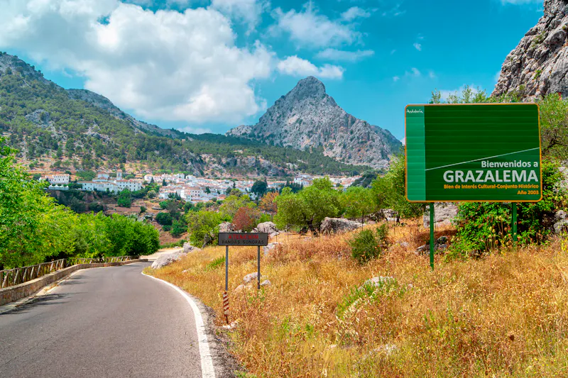 Straße im Sierra Grazalema Naturpark - &copy;Manu - stock.adobe.com