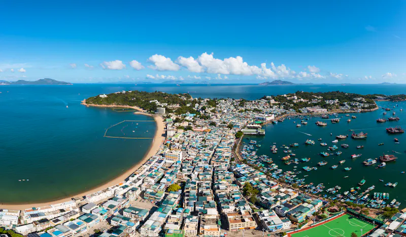 Insel Cheung Chau in Hong Kong  - &copy;leungchopan - Adobe Stock