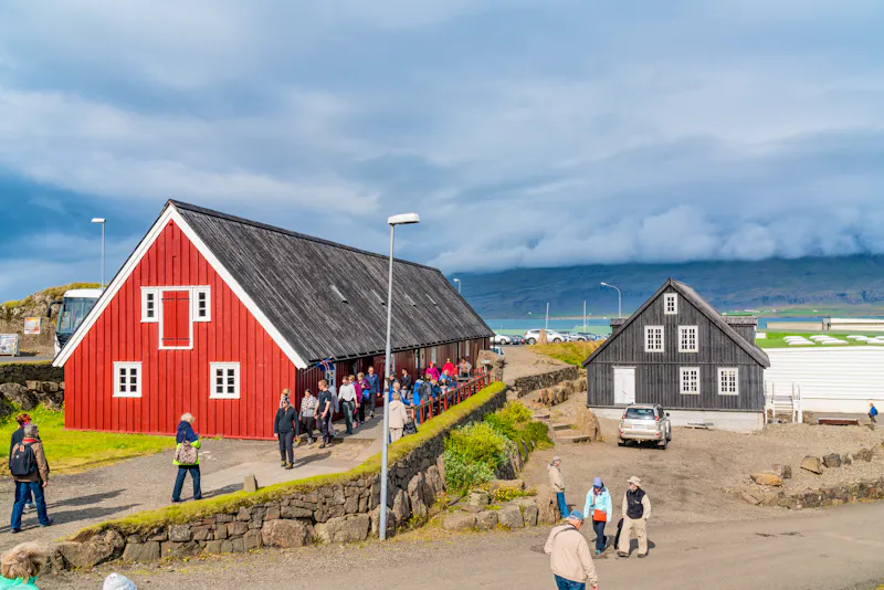 Am Hafen von Djupivogur an der Südostküste von Island - &copy;Ado van de Filmchens - stock.adobe.com