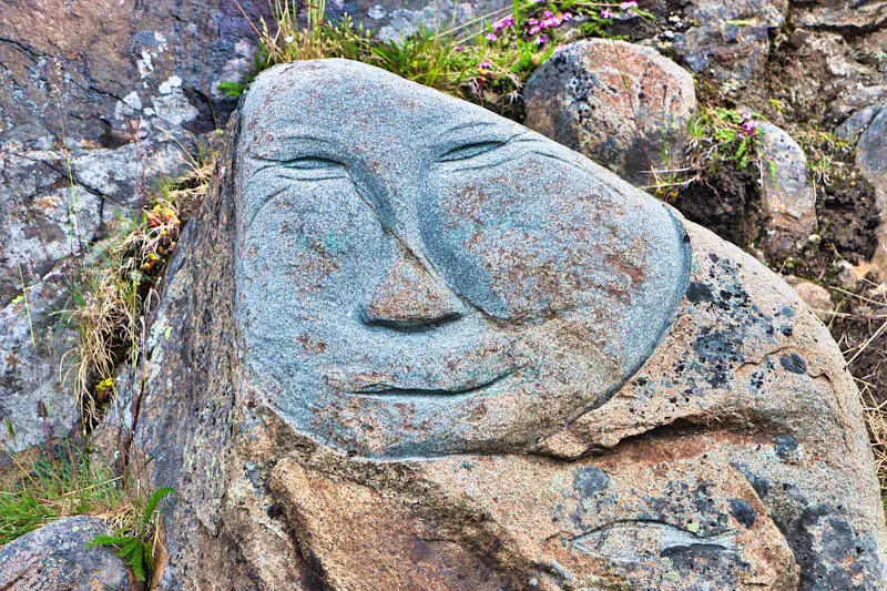 Steinskulpturen in Qaqortoq - &copy;Paul James Bannerman - stock.adobe.com