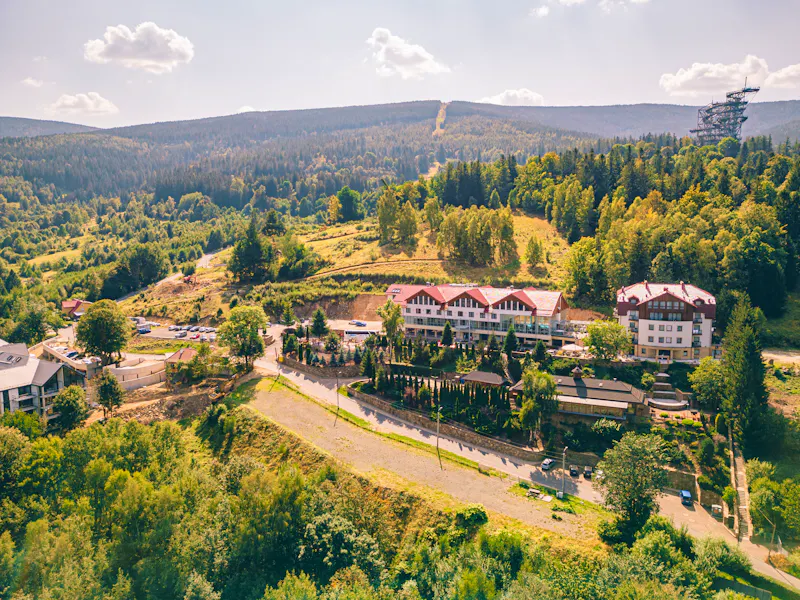 Luftaufnahme Hotel Bialy Kamien &ndash; &copy;Hotel Bialy Kamien