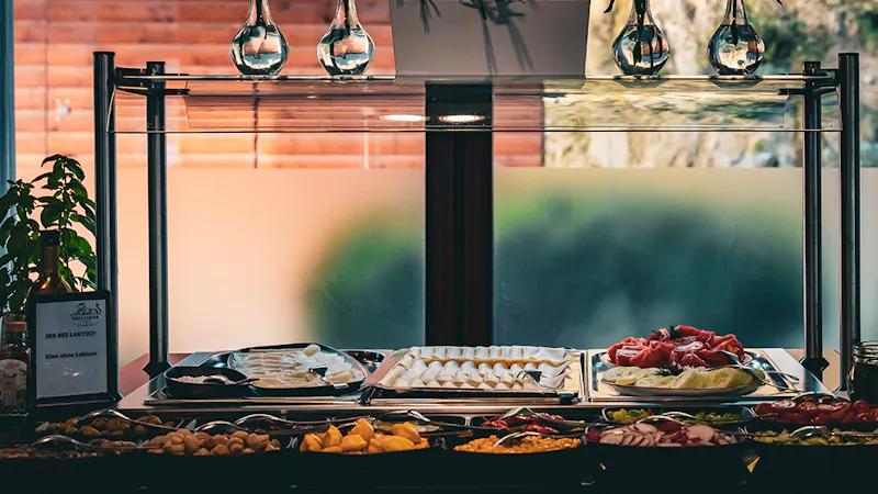 Buffet Hotel Bialy Kamien &ndash; &copy;Hotel Bialy Kamien