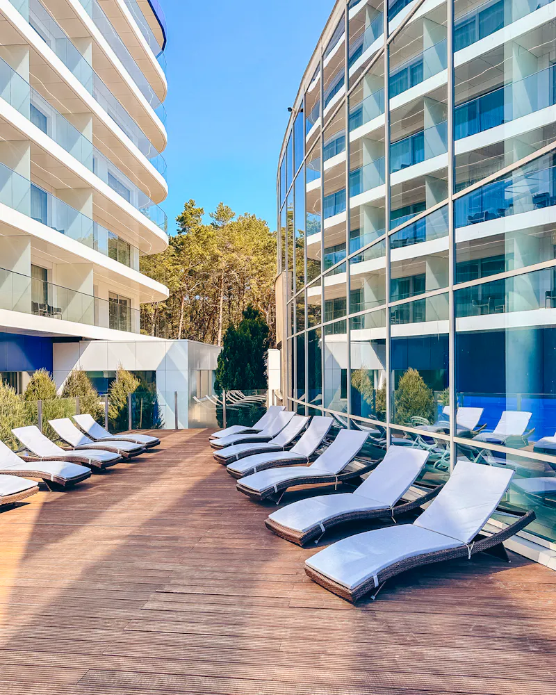 Liegewiese vom Wellness-Bereich im Hotel Senator &ndash; &copy;Hotel Senator