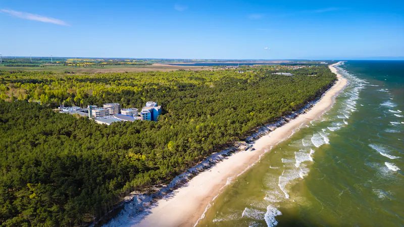 Strand von Dzwirzyno mit der Lage des Hotels Senator &ndash; &copy;Hotel Senator