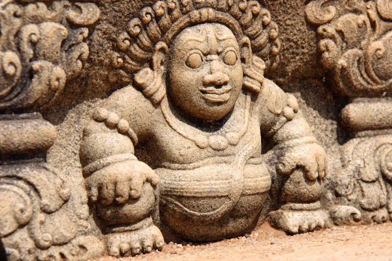 kunstvolle Steinfiguren in Anuradhapura - &copy;frenta - stock.adobe.com