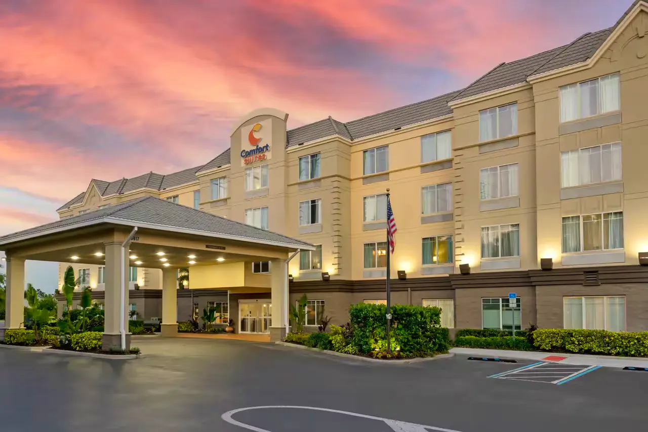 Comfort Inn & Suites Near Universal Orlando - Außenansicht&nbsp;&ndash;&nbsp;&copy;&nbsp;2026 Choice Hotels International