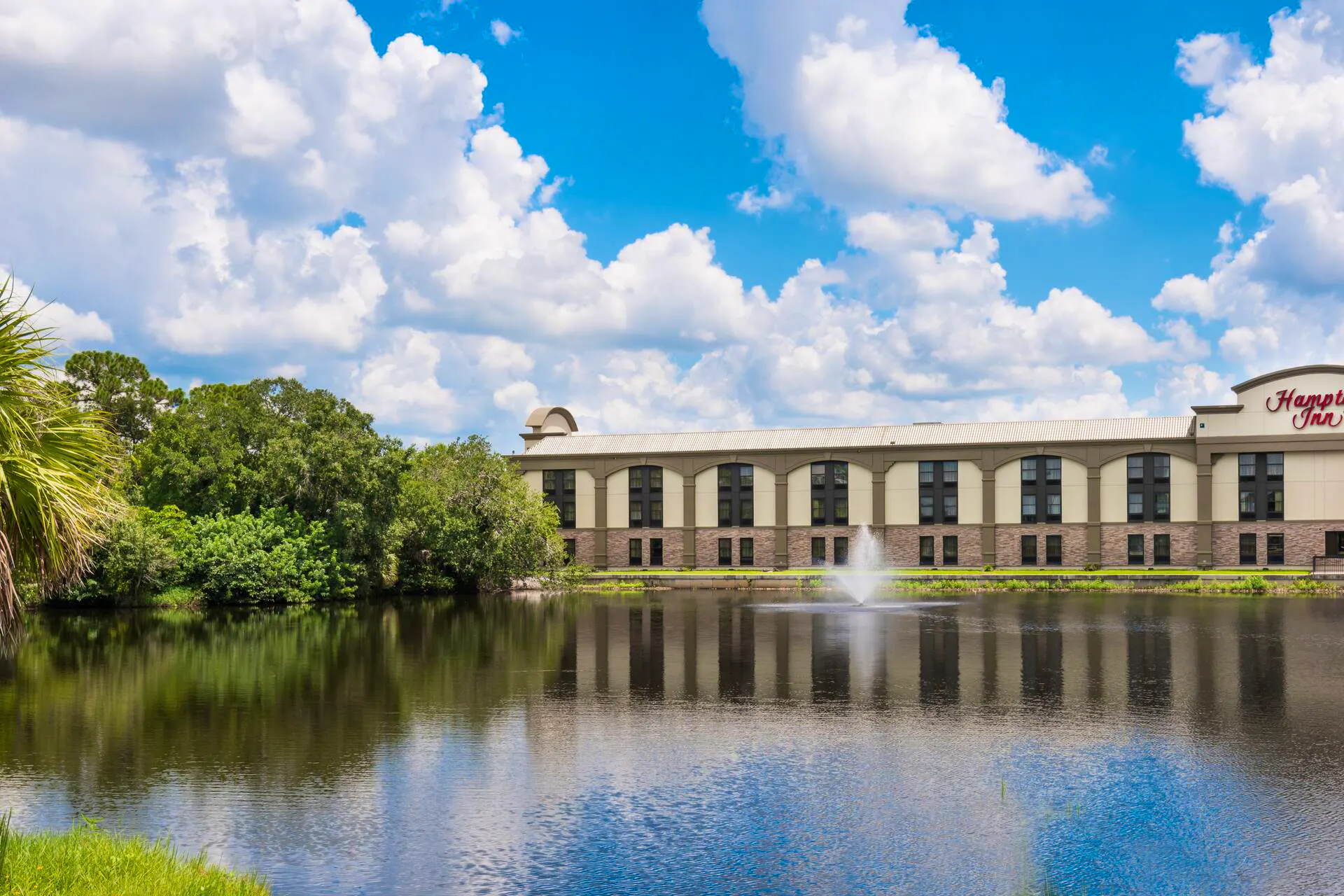Hampton Inn Bonita Springs/Naples-North -Außenansicht &nbsp;&ndash;&nbsp;&copy;&nbsp;2026 Hilton