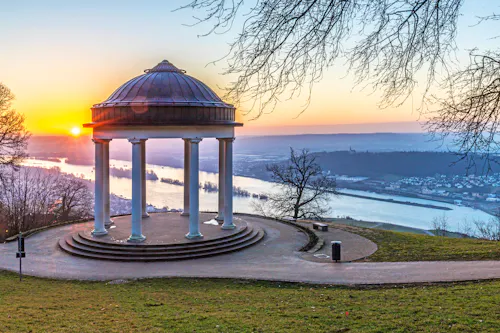 Sonnenaufgang am Rhein bei Rüdesheim &ndash; &copy; parallel_dream - stock.adobe.com