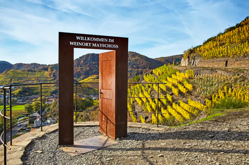 Weinberge bei Mayschoß - &copy;thosti57 - stock.adobe.com