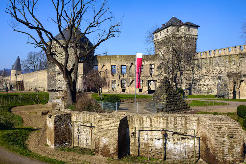 Burg in Andernach - &copy;etfoto - stock.adobe.com