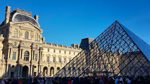 Paris - Louvre mit Pyramide &ndash; &copy; Eberhardt TRAVEL