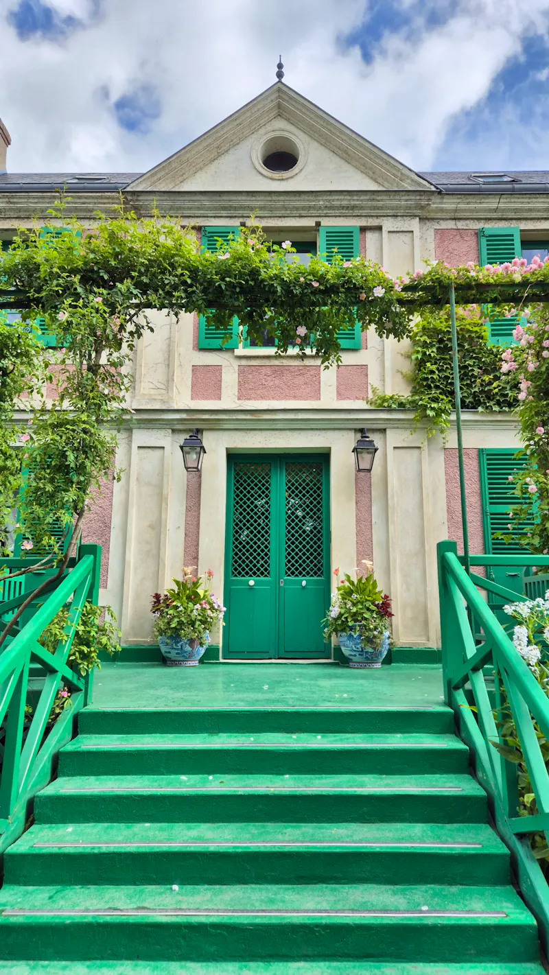 Giverny - Wohnhaus von Claude Monet in seinem Garten - &copy;Sinah Witzig - Eberhardt TRAVEL