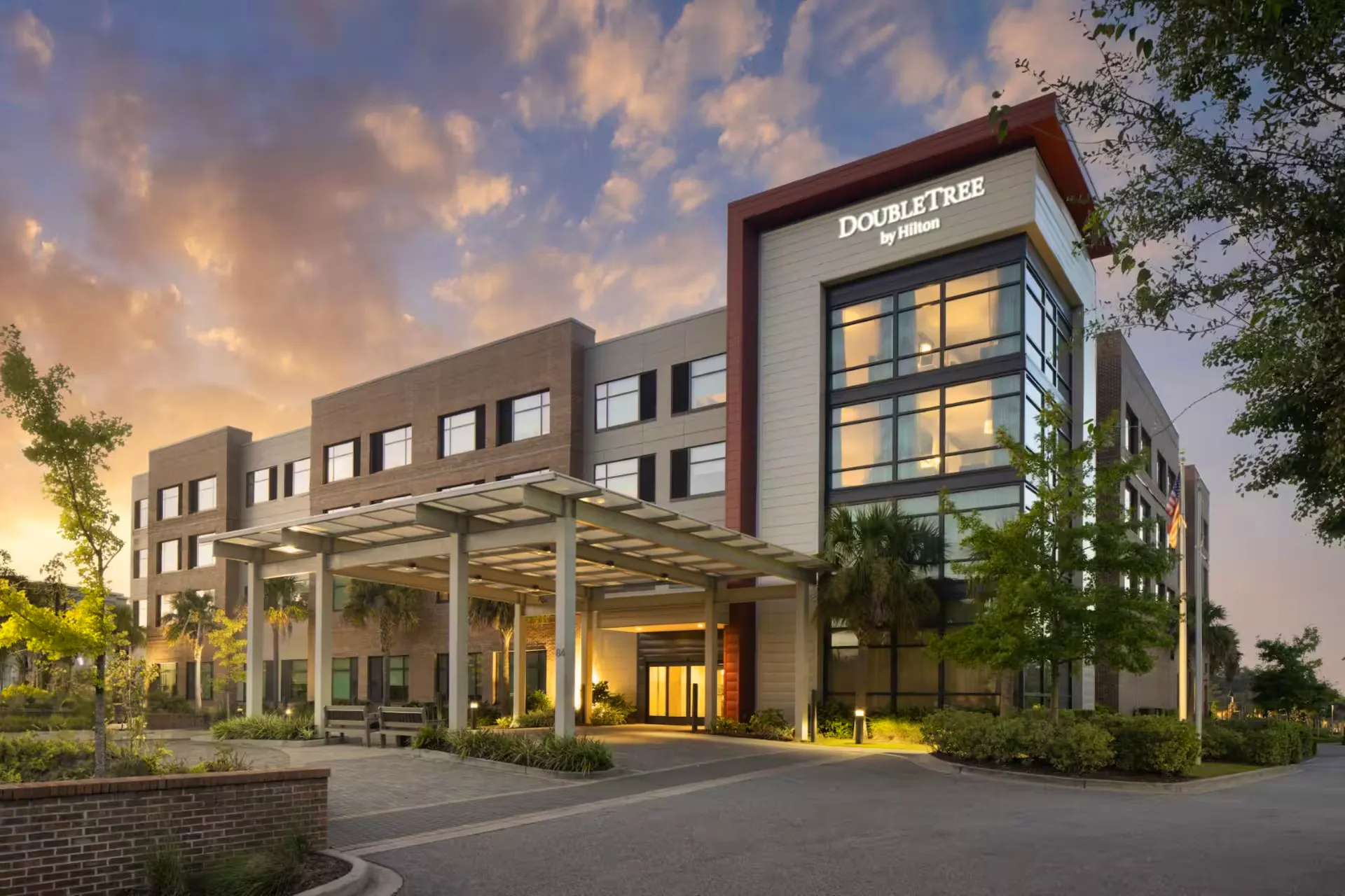 DoubleTree by Hilton Charleston Riverview - Außenansicht&nbsp;&ndash;&nbsp;&copy;&nbsp;2026 Hilton