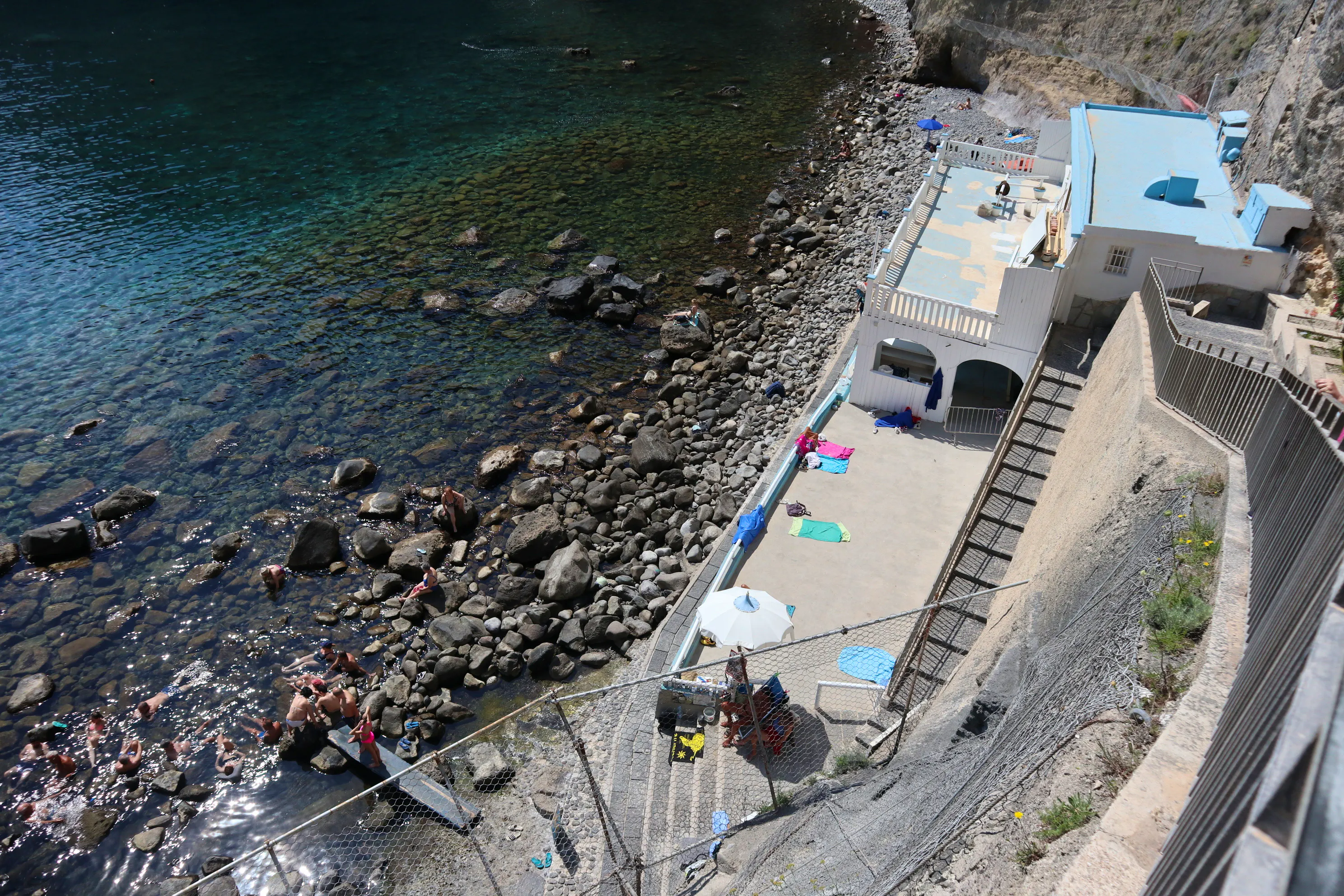 Ischia - Lido di Sorgeto mit Treppe&nbsp;&ndash;&nbsp;&copy;&nbsp;lucamato stock.adobe.com