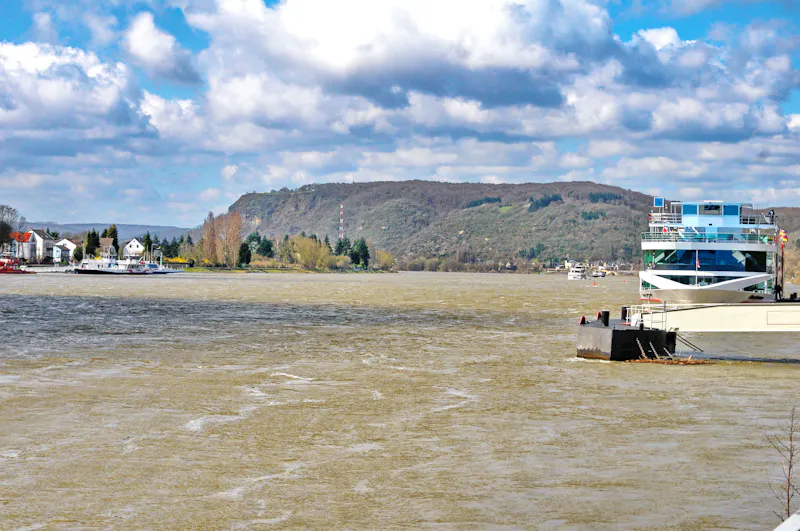 Schiffahrt auf dem Rhein - Siebengebirge  - &copy;till beck - stock.adobe.com