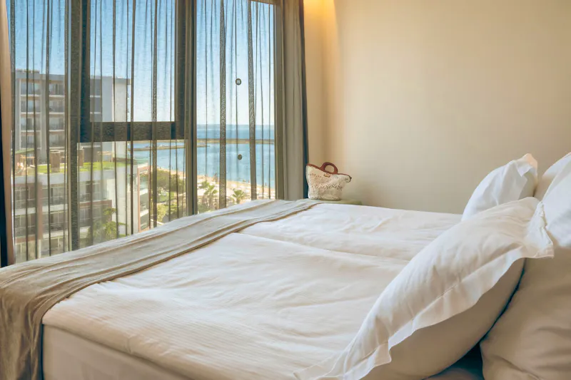 Hotel Grifid Noa - Zimmerbeispiel Suite Meerblick &ndash; &copy;GRIFID Noa 
