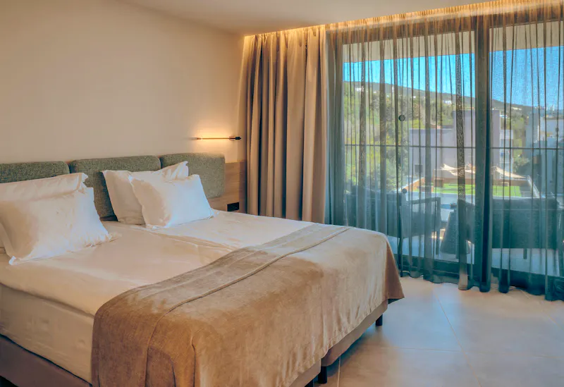 Hotel Grifid Noa - Zimmerbeispiel Doppelzimmer Meerblick &ndash; &copy;GRIFID Noa 