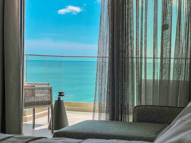 Hotel Grifid Noa - Zimmerbeispiel Doppelzimmer Meerblick &ndash; &copy;GRIFID Noa 