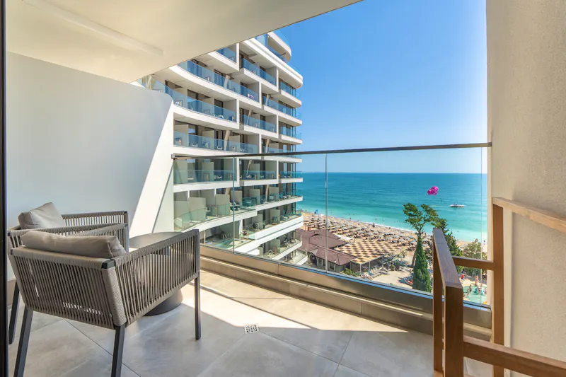 Hotel Grifid Noa - Zimmerbeispiel Doppelzimmer Meerblick &ndash; &copy;GRIFID Noa 