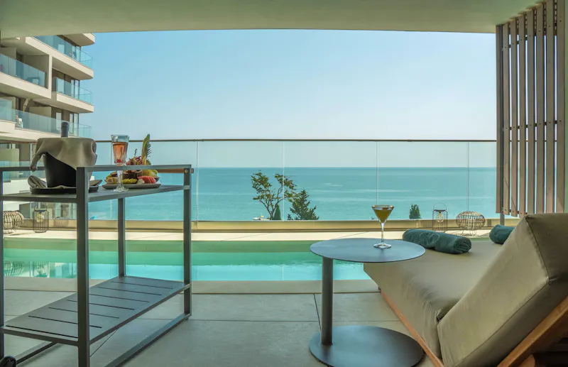 Hotel Grifid Noa - Zimmerbeispiel SwimSuite Meerblick &ndash; &copy;GRIFID Noa 