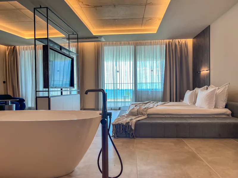 Hotel Grifid Noa - Zimmerbeispiel SwimSuite Meerblick &ndash; &copy;GRIFID Noa 