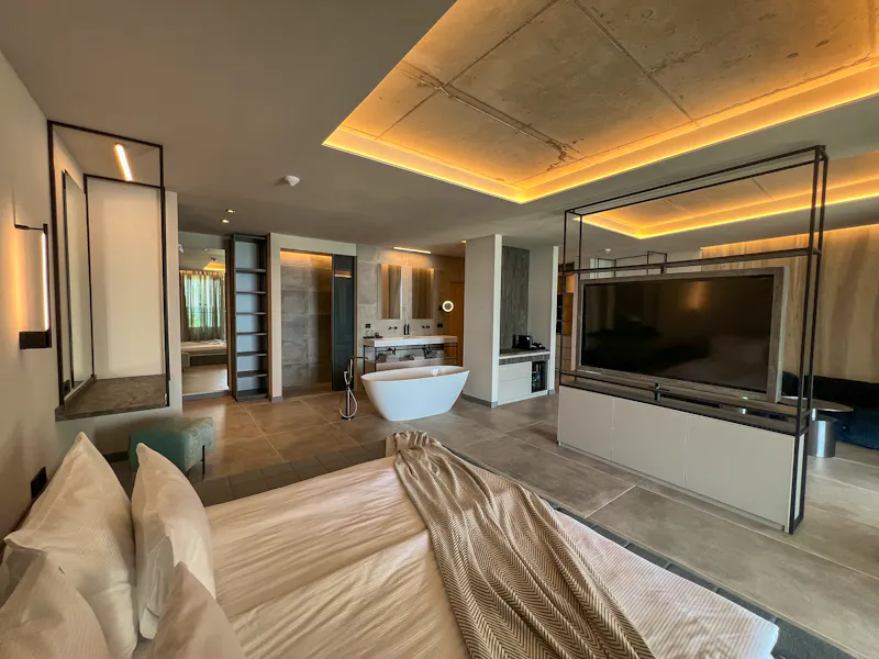 Hotel Grifid Noa - Zimmerbeispiel SwimSuite Meerblick &ndash; &copy;GRIFID Noa 