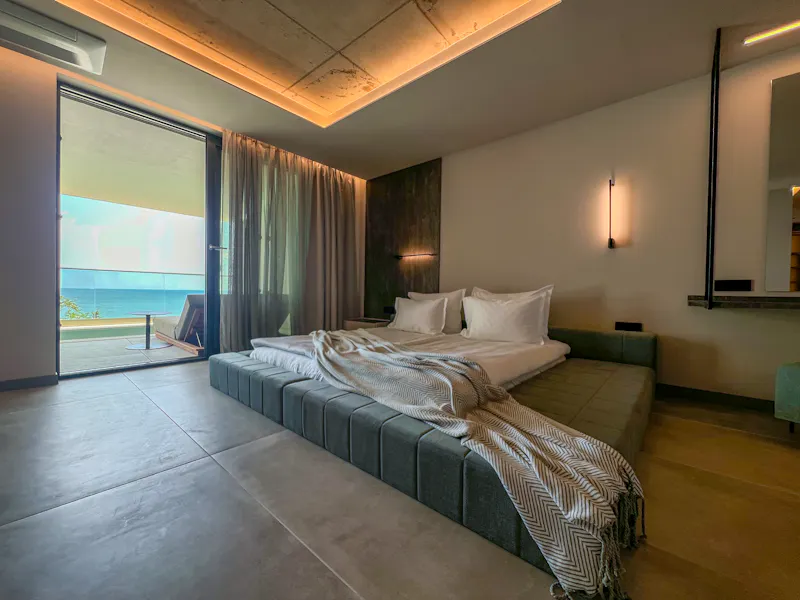 Hotel Grifid Noa - Zimmerbeispiel SwimSuite Meerblick &ndash; &copy;GRIFID Noa 