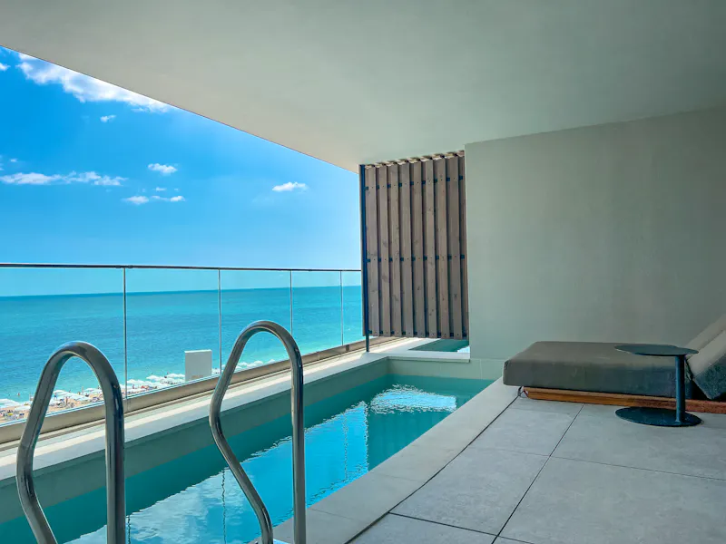 Hotel Grifid Noa - Zimmerbeispiel SwimSuite Meerblick &ndash; &copy;GRIFID Noa 