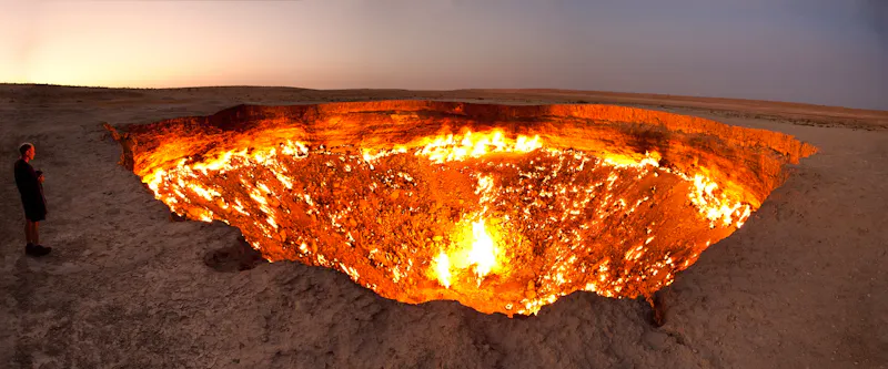 Darwaza-Gaskrater - Tor zur Hölle in der Nacht - &copy;Foto von Andrej Kulikov