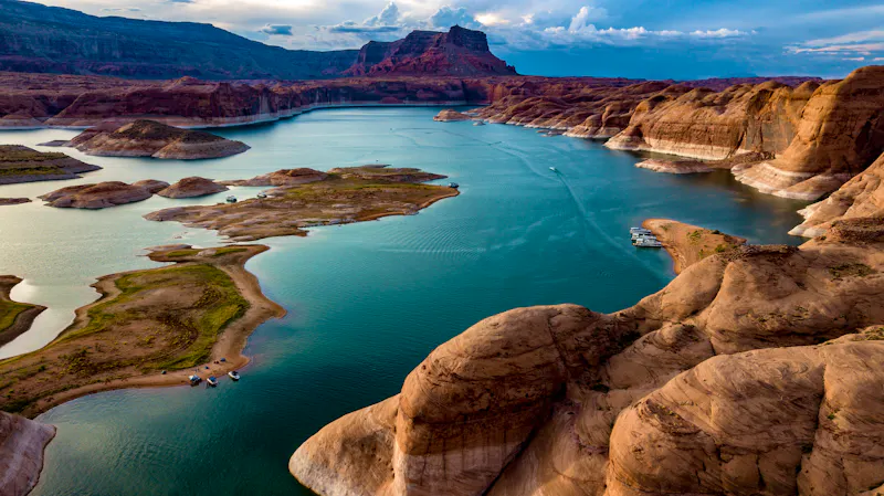Lake Powell nahe Navjo Mountain und San Juan River in Glen Canyon - &copy;joel - stock.adobe.com