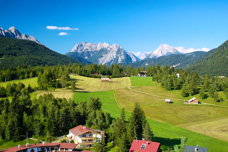Blick ins Tal bei Seefeld in Tirol - &copy;Alexis BORG - stock.adobe.com
