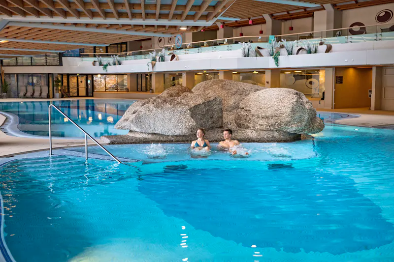 Olympiabad Seefeld - Jacuzzibereich im Indoorpool - &copy;Region Seefeld