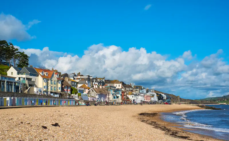 Strand von Lyme Regis in Südengland - &copy;Phil Bird - stock.adobe.com