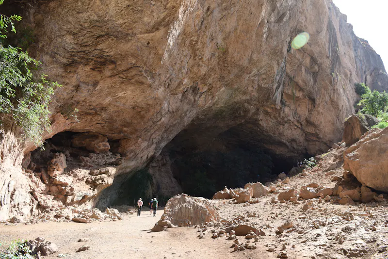 Höhle in der Bergregion Koytendag - &copy;Foto von Andrej Kulikov